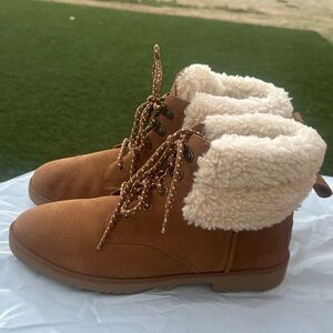 UGG Romely Heritage Ankle Boot